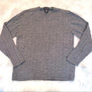 Banana Republic Heather Grey V-Neck Merino Wool Sweater Size Large